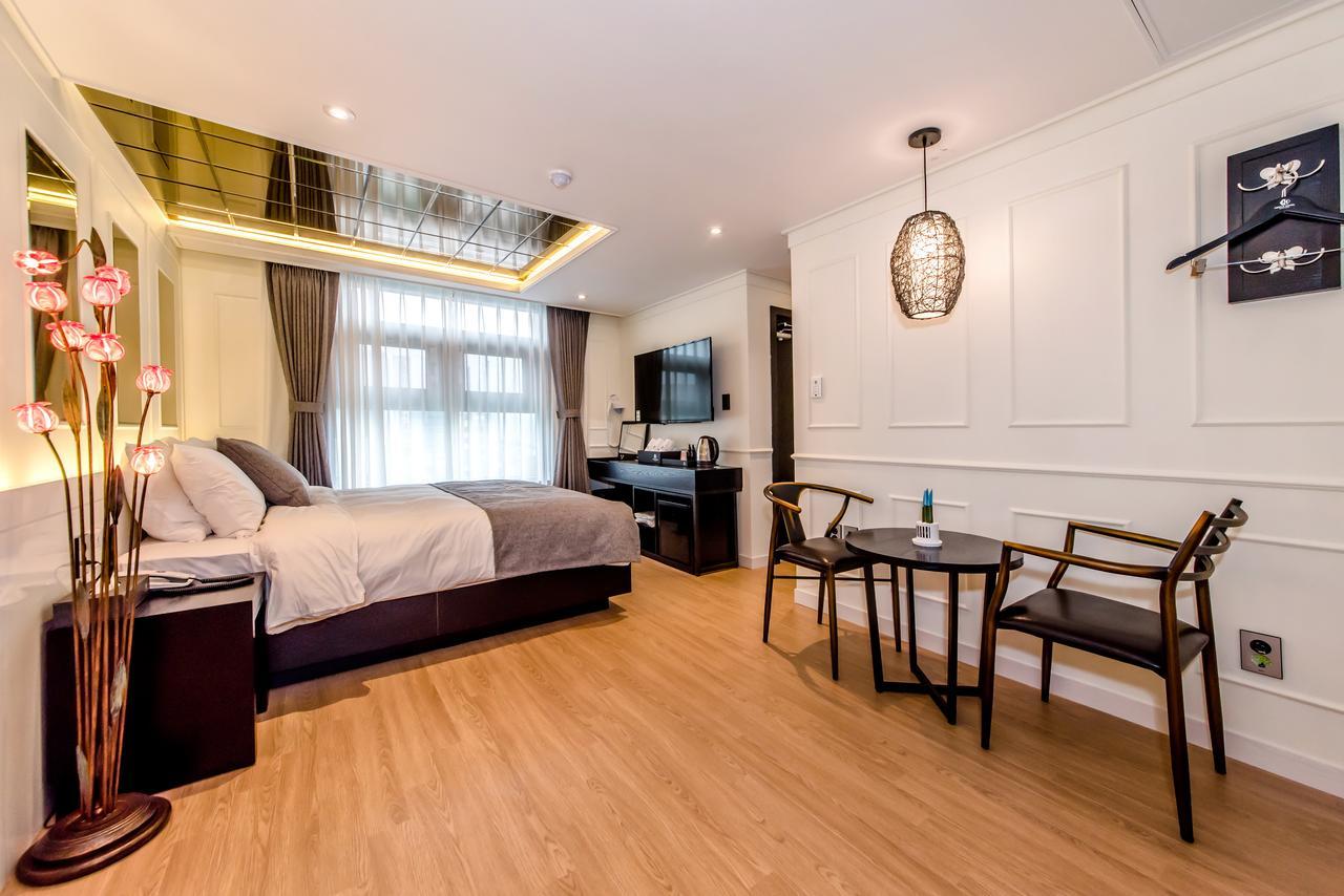Jeju Hertz Hotel Экстерьер фото